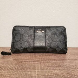 COACH wallet in Black and Gray
